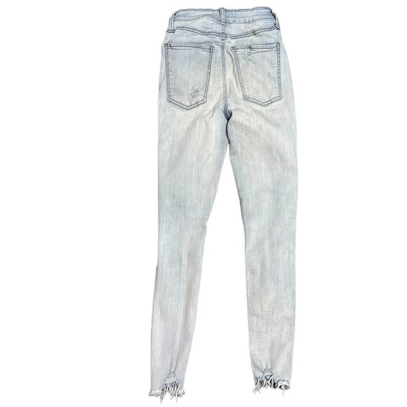 So ultimate curvy high rise jegging size 0. Light wash distressed jeans - Picture 3 of 7